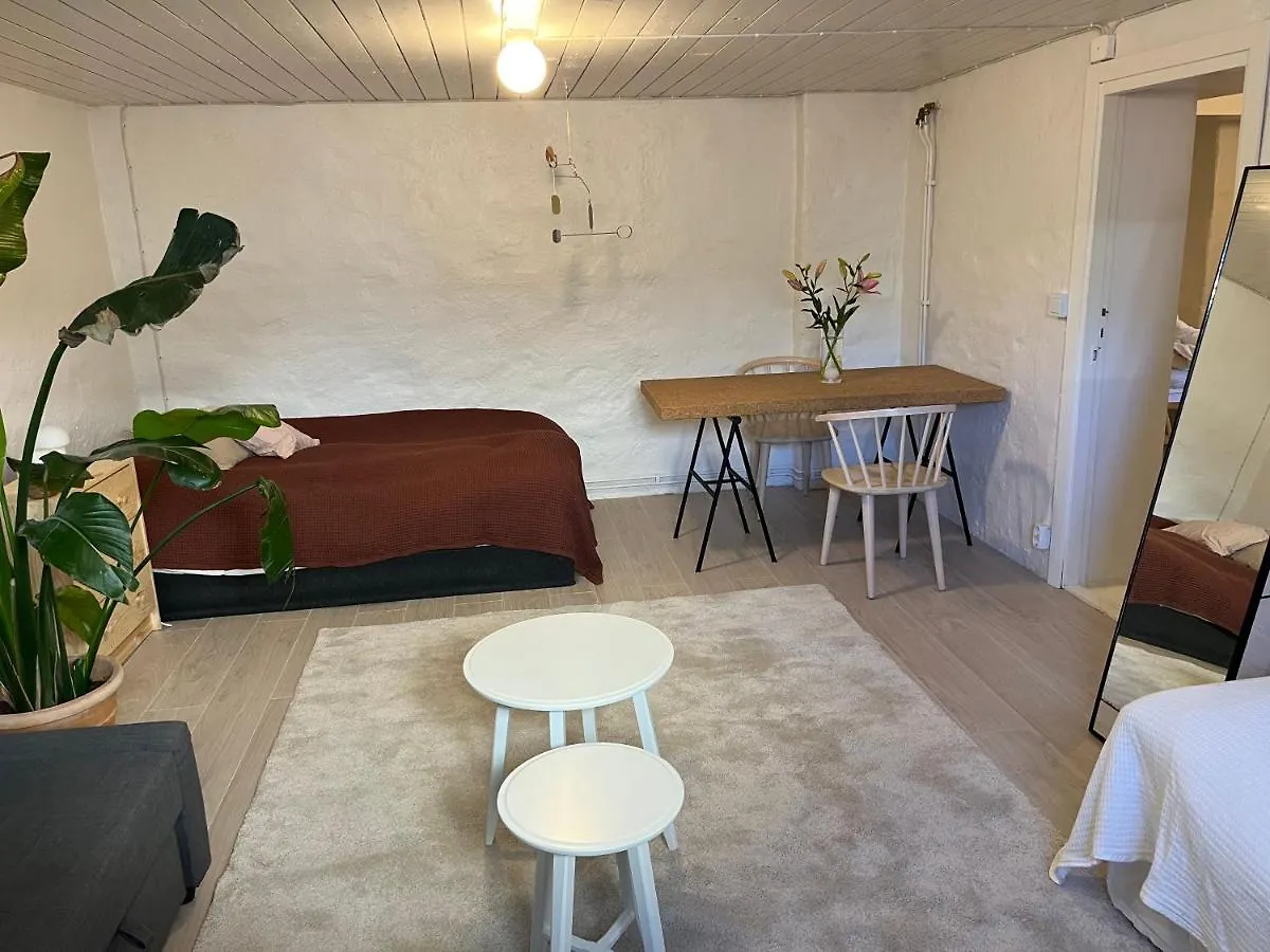 Apartment Central Living With Many Beds And Private Garden! Gothenburg