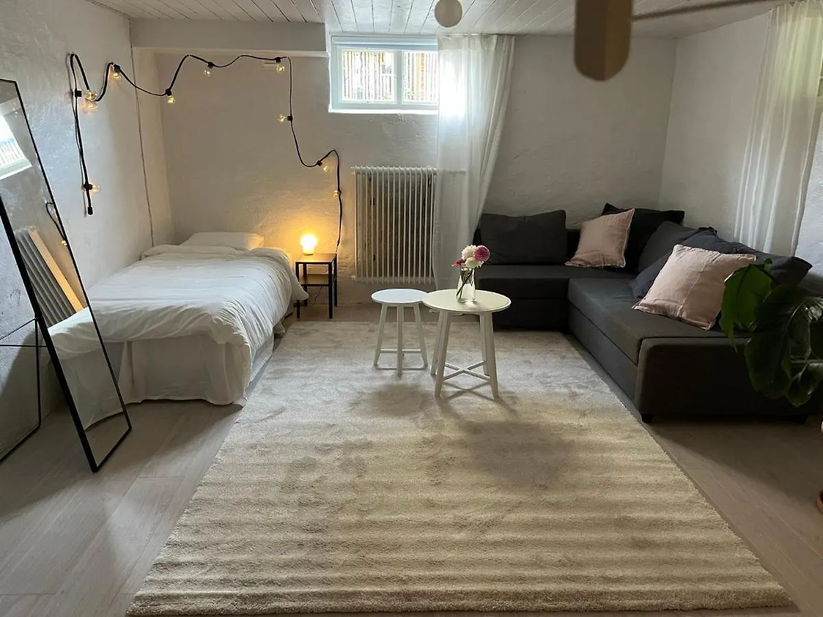 Central Living With Many Beds And Private Garden! Gothenburg Apartment