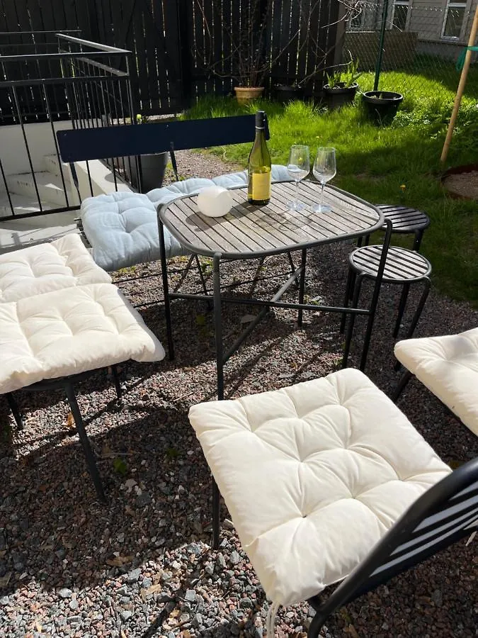Central Living With Many Beds And Private Garden! Gothenburg Apartment