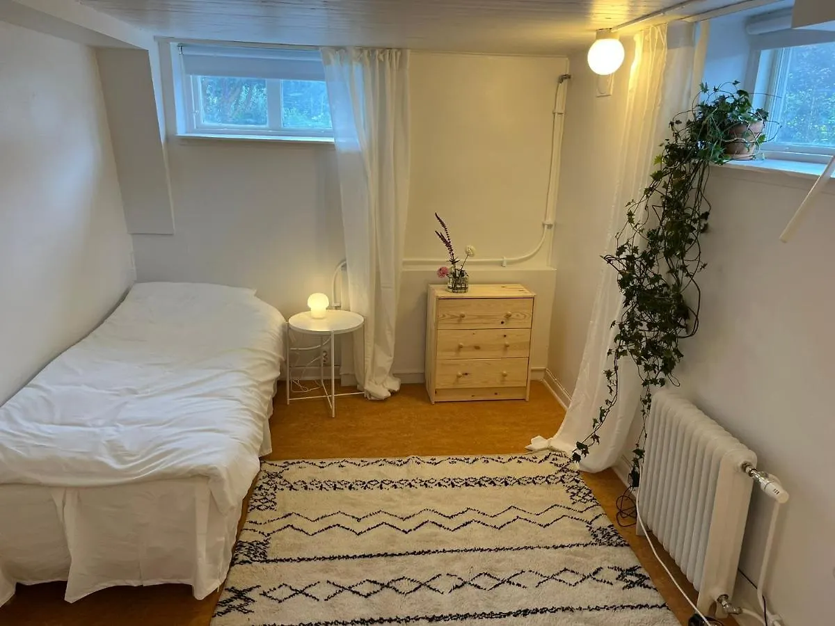 Apartment Central Living With Many Beds And Private Garden! Gothenburg