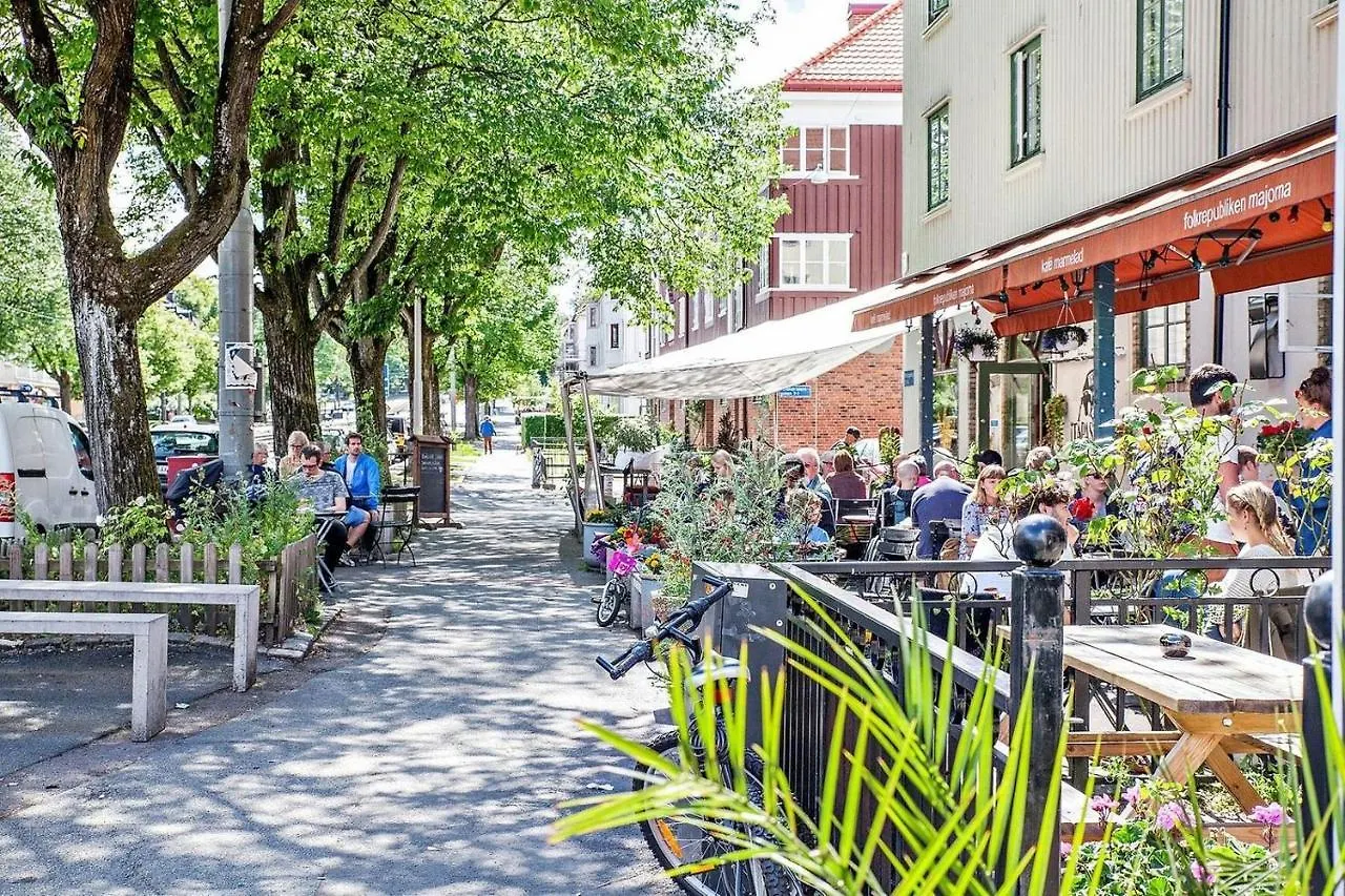 Apartment Central Living With Many Beds And Private Garden! Gothenburg